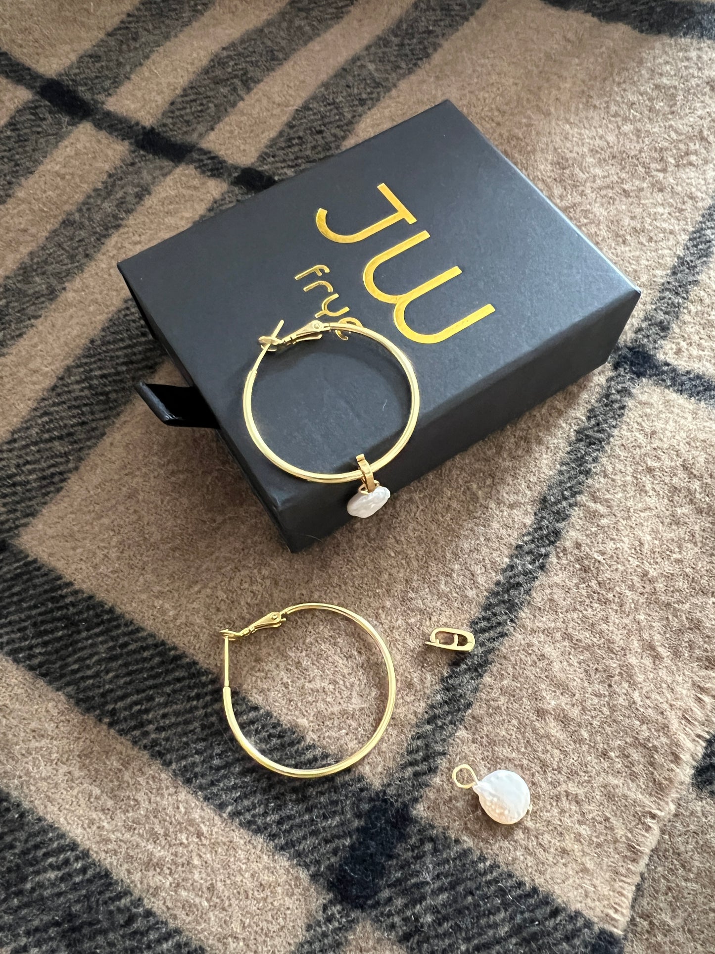 One day flash sale: The 3 in 1 considered pair